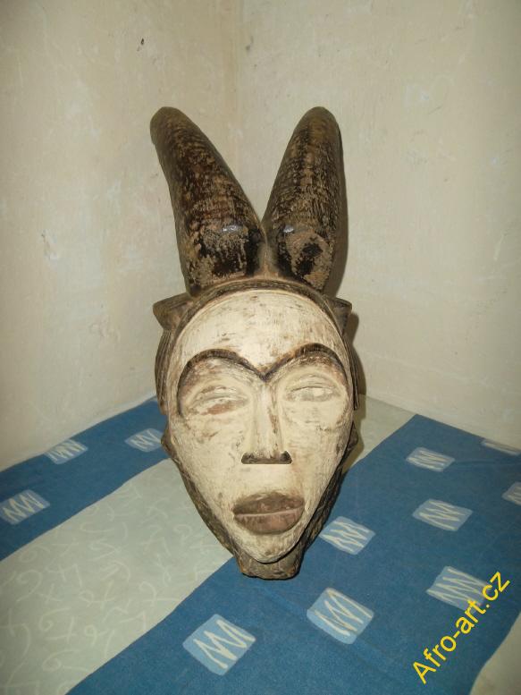 maska Punu Gabon s rohy